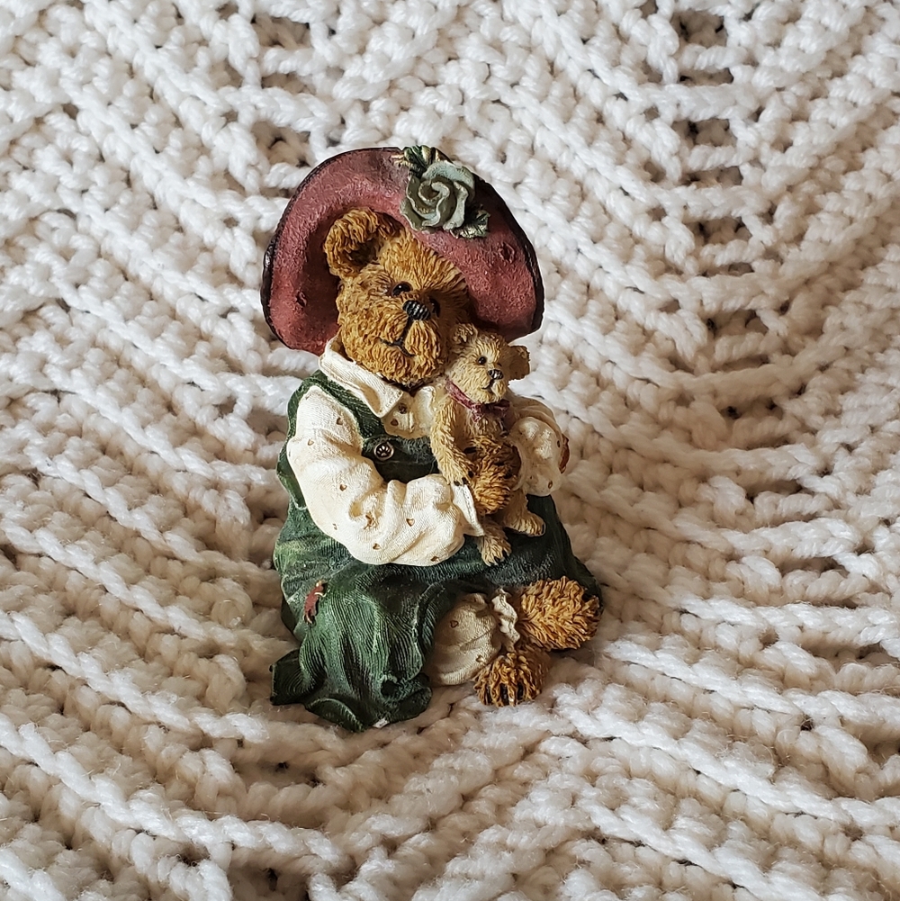 Boyds Bears Patricia With Buddy...Best Friends Figure